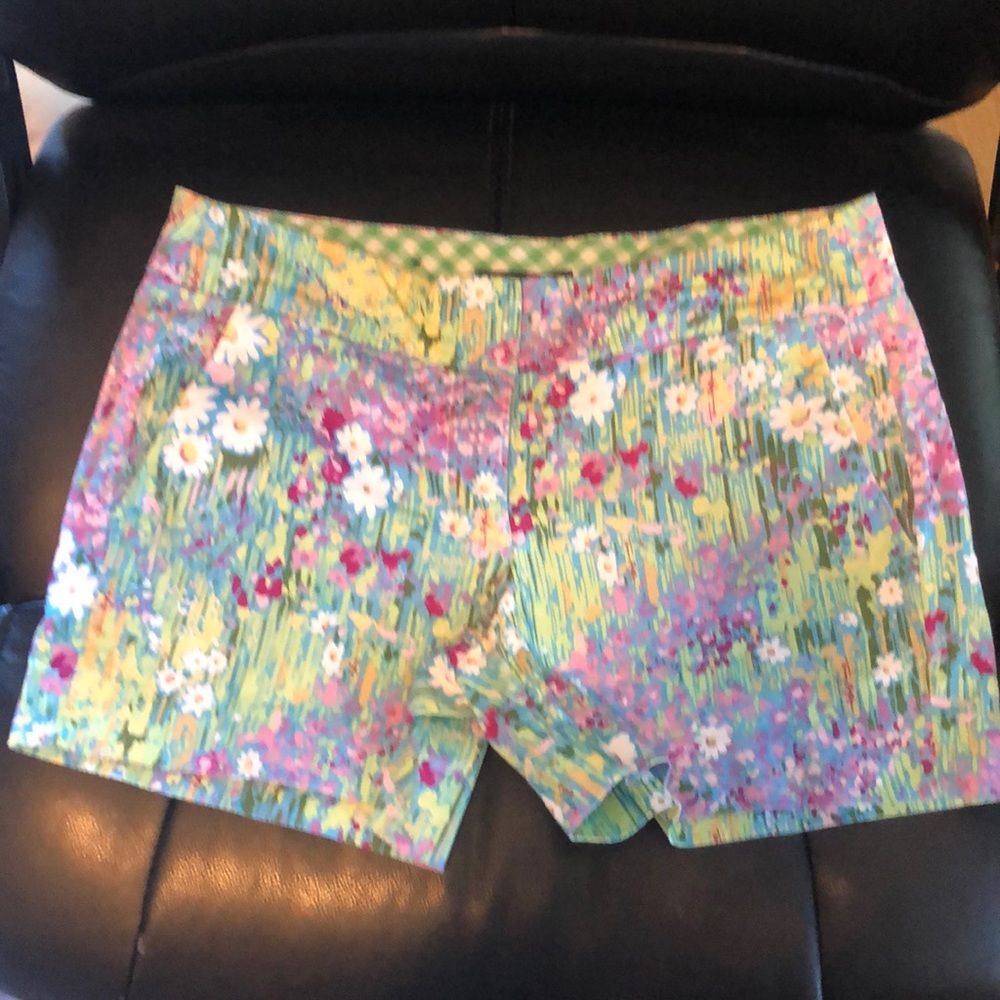 Tammy Hilfiger floral shorts. Size 2